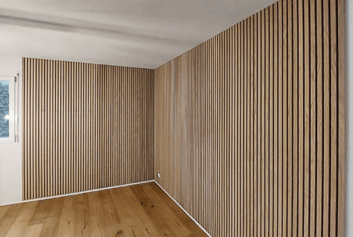 Hochwertige Wandverkleidung mit Holzlamellen
